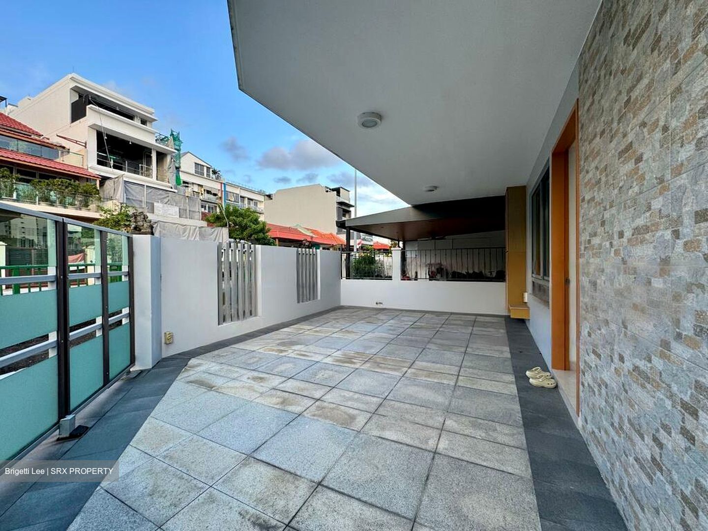 Hillside Drive (D19), Terrace #475961891